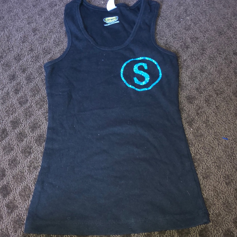 Like wear black tank top with letter S girls size medium